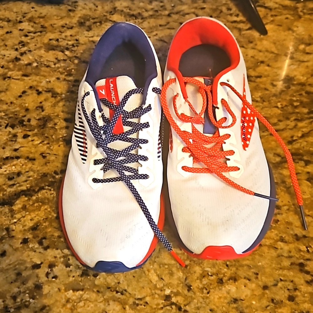 Brooks Patriotic Tennis Sz 8.5